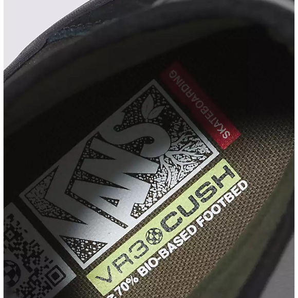 Vans Men’s The Lizzie
Fatigue/Black
VN0A4BX1FTB
Sneakers - Picture 10 of 16